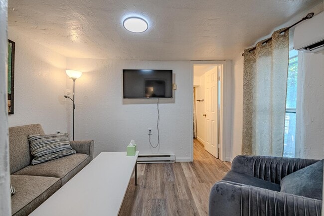 Photo - 704 Pacific Ave SW