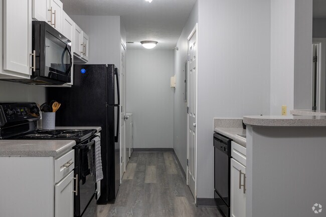 1BR, 1BA - 930SF - Kitchen