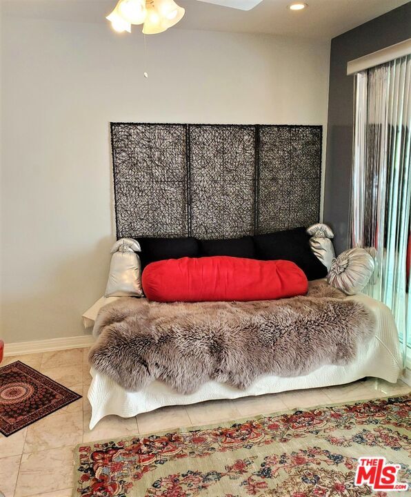 1118 Roscomare Rd Unit studio