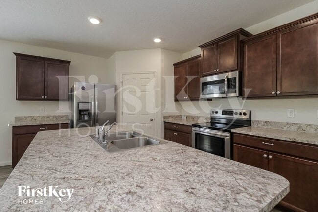 Photo - 893 Taluga Ave SE