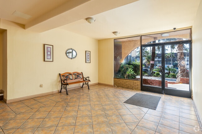 El Conquistador Apartments