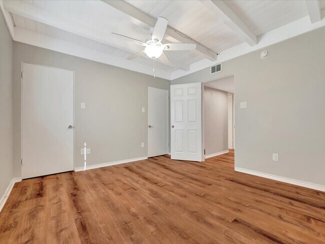 Photo - Campus Colony