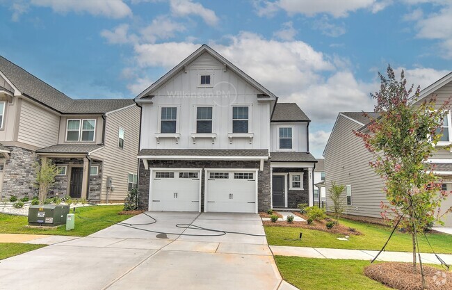 Building Photo - Beautiful 4BD/3.5BTH Home in Scotch Meadows