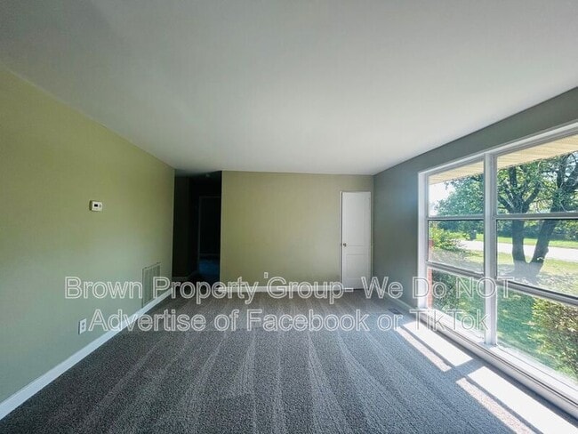 Photo - 486 McBain Dr