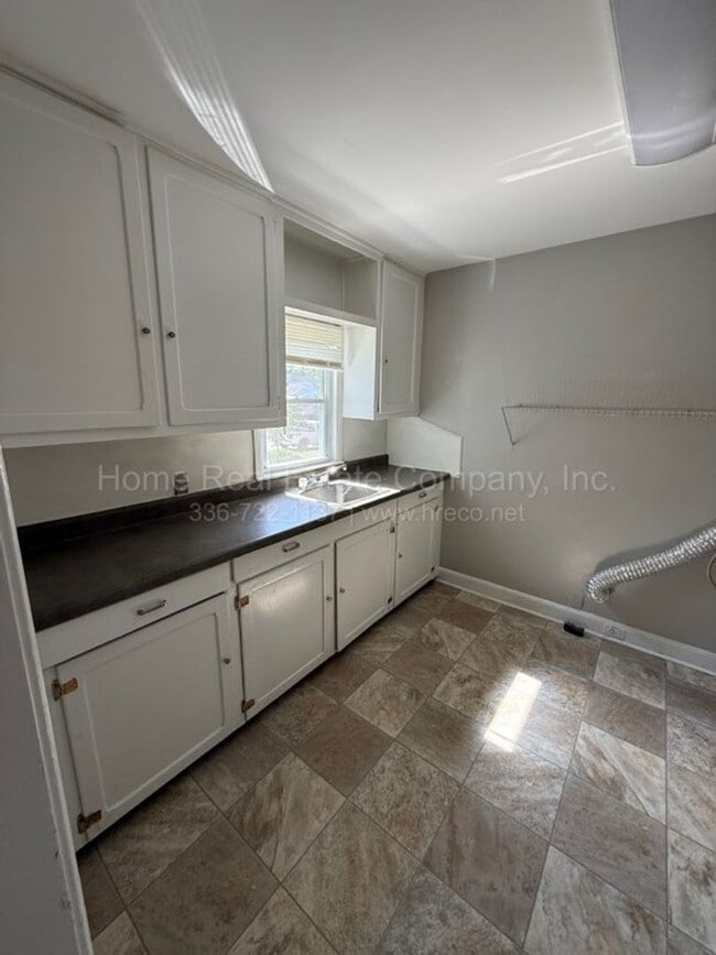 Photo - 3137 Luther St