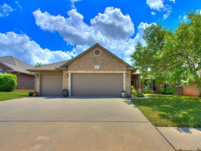 Building Photo - 16616 Hardwood Pl
