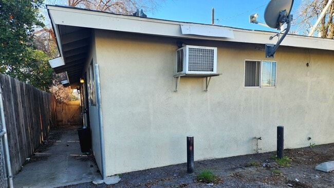 Building Photo - 126 Wilson Ave Unit #A