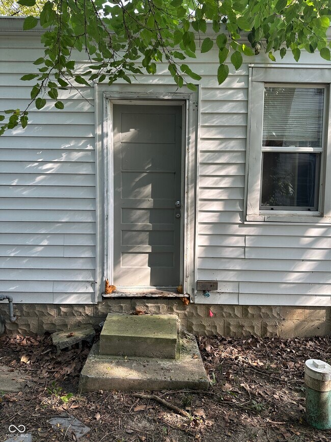 Photo - 1462 N Gladstone Ave