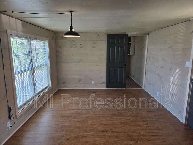 Photo - 927 Cranor Rd