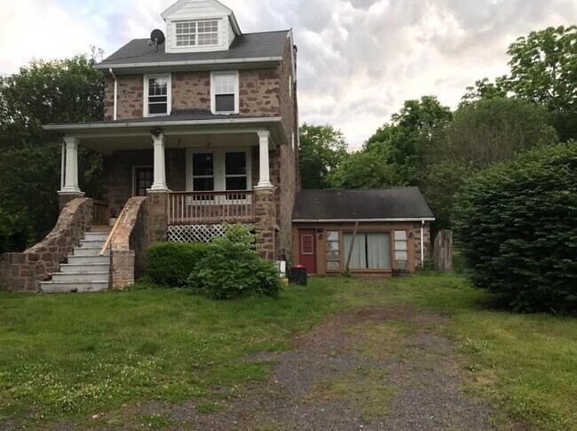 Photo - 528 Limerick Center Rd House