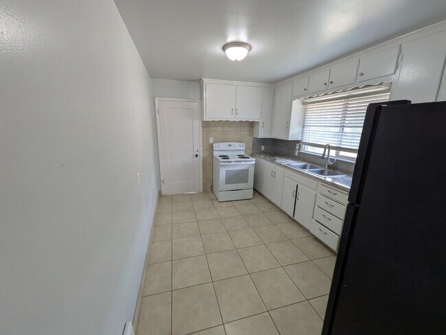 Photo - 1633 Crook Ave