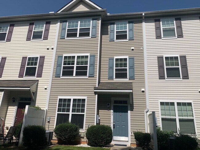 Spacious 3 Bed | 2.5 Bath Townhouse in N R... - Spacious 3 Bed | 2.5 Bath Townhouse in N R...