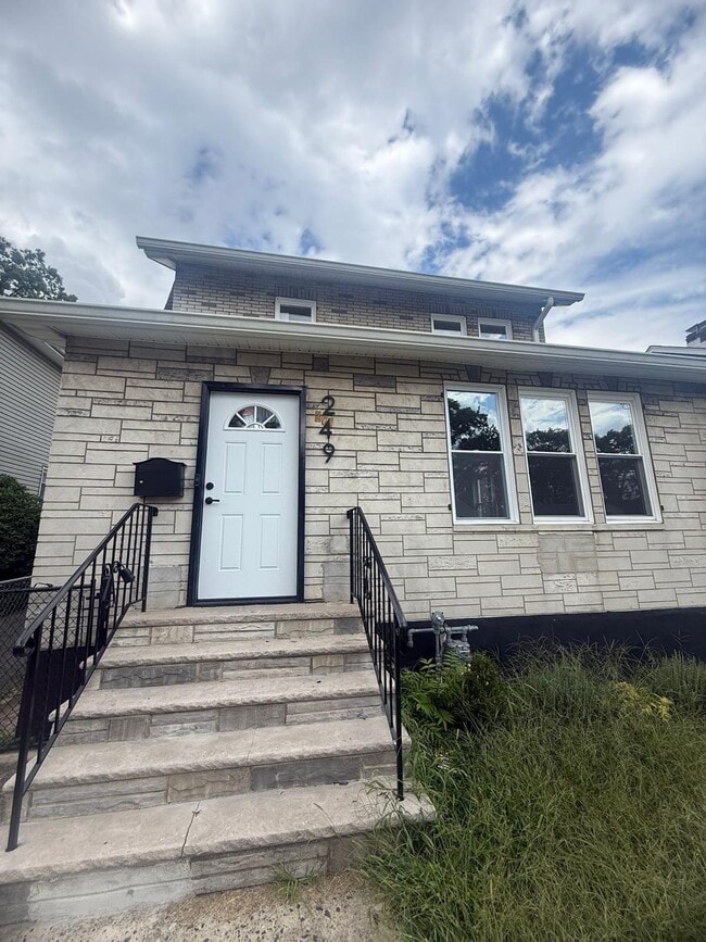 Building Photo - 247 Williamson Ave Rental
