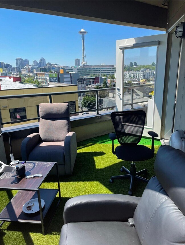 Balcony #1 Views (Space Needle) - 900 Aurora Ave N Unit 601