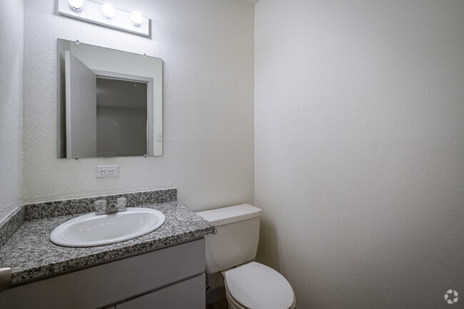 2BR, 1.5BA - 853SF