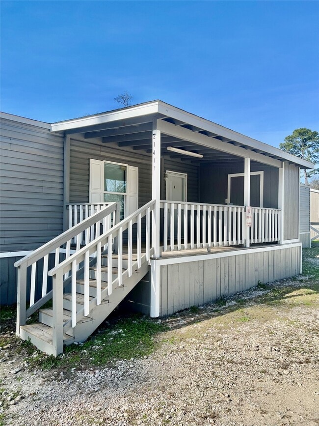 Photo - 21411 Russell Dr