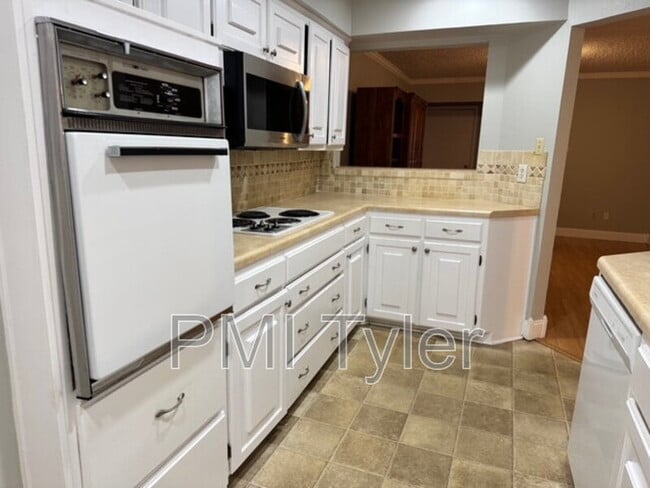 Photo - 1005 Towne Lake Dr