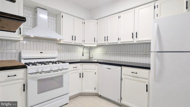 Photo - 125 Leedom Way