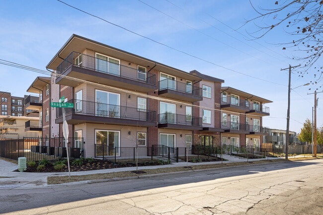 Photo - 2990 Reagan St