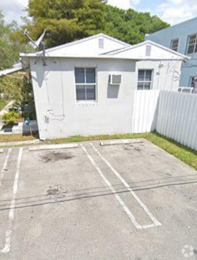 Building Photo - 117 Curtiss Pkwy Unit 3 Rental