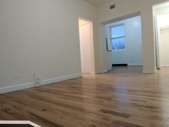 Photo - 2349 N Drake Ave Unidad 1