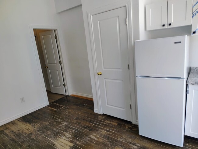 Photo - 494 Somerset St W Unit 1/2