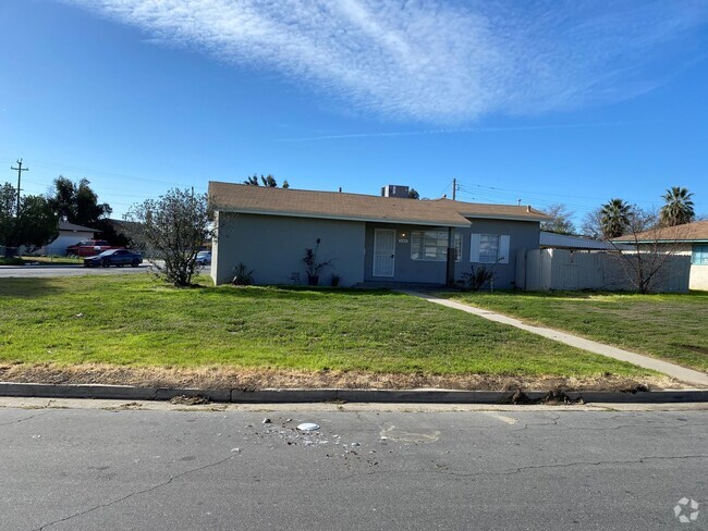 Building Photo - 1105 Meredith Dr Rental