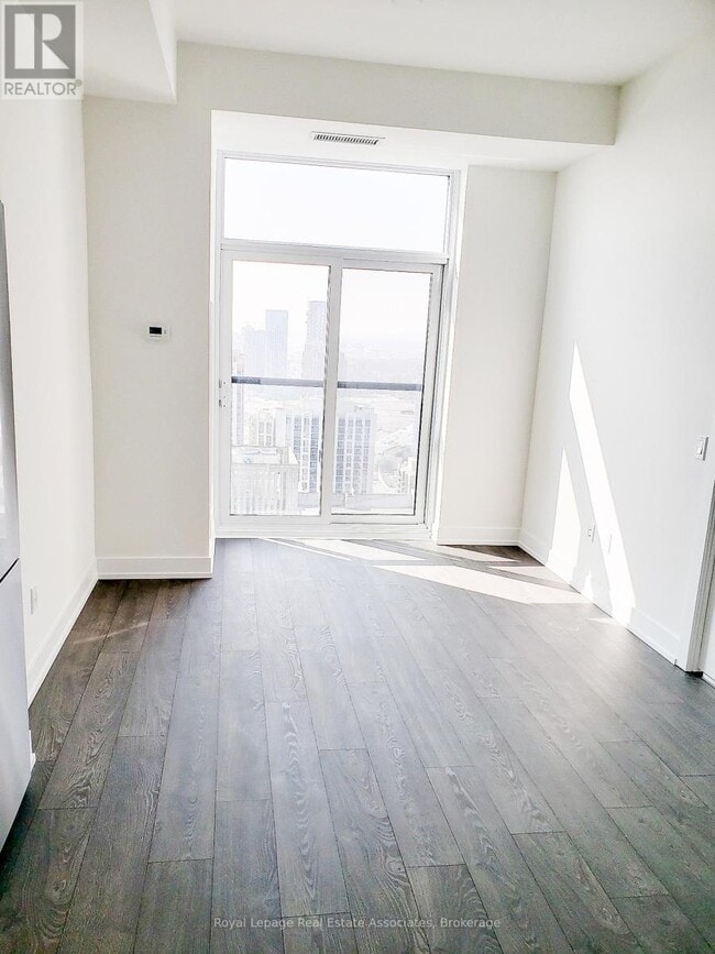 Photo - 9 Mabelle Ave Unité PH15