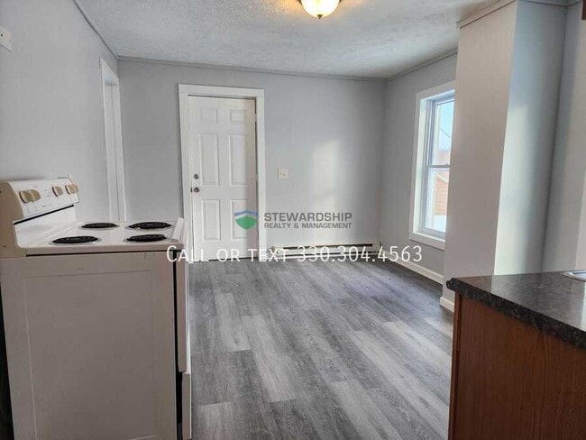 Photo - 406 1st St SE