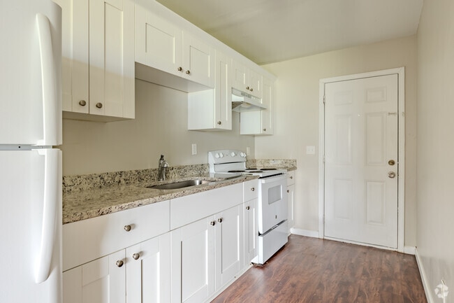 1BR, 1BA - 850SF