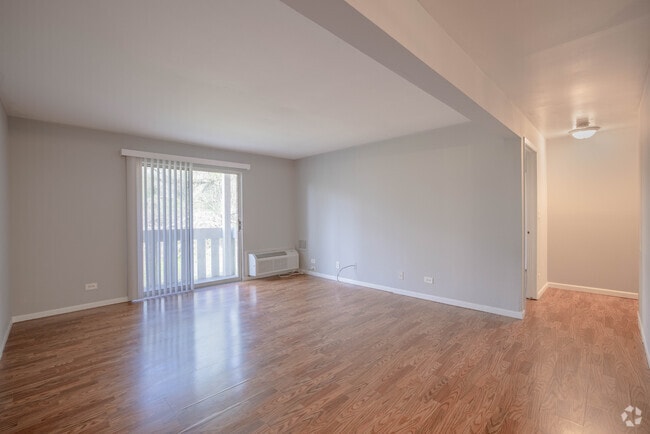 1BR, 1BA - 700SF