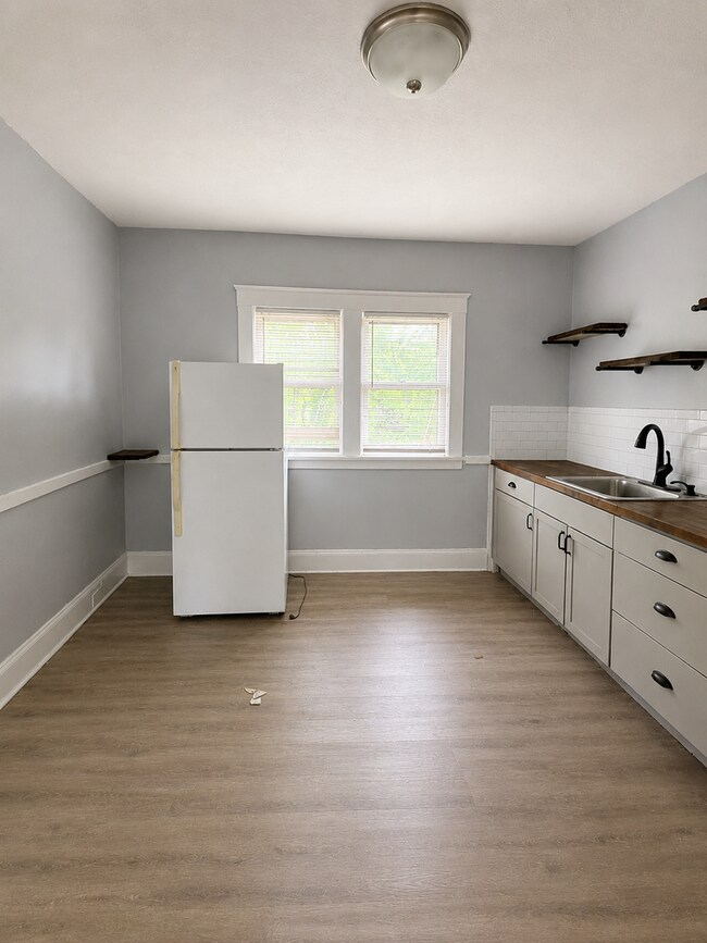1114 E 64th St Unit 2