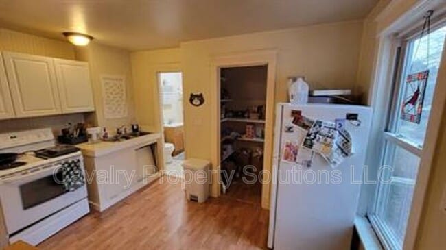 Photo - 617 E 8th St