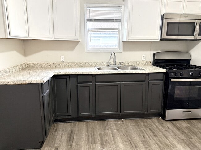 Photo - 705 Parkway