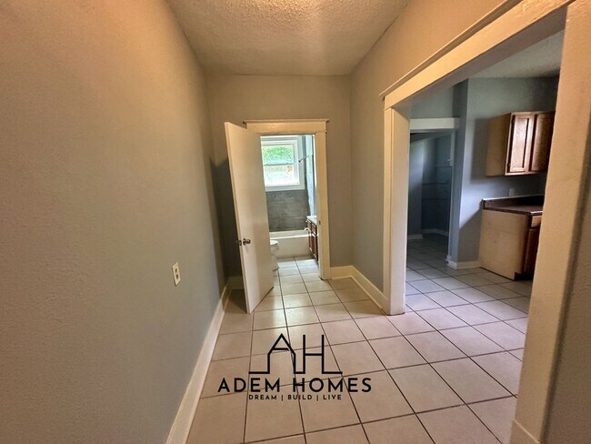 Photo - Spacious 2 Bedroom Home in a Central Location!! - (Duplex)