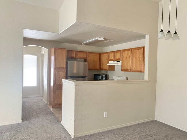 Kitchen - 6501 San Antonio Dr NE Unidad 3401