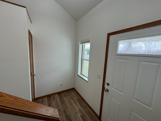 Foyer - 648 S Burr Oak Ave