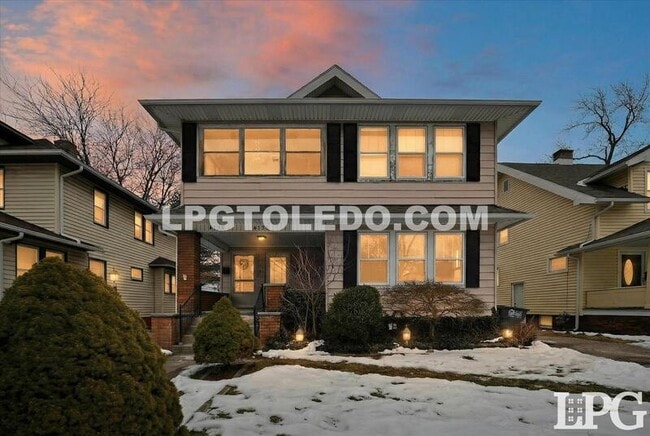 Building Photo - 4136 N Lockwood Ave