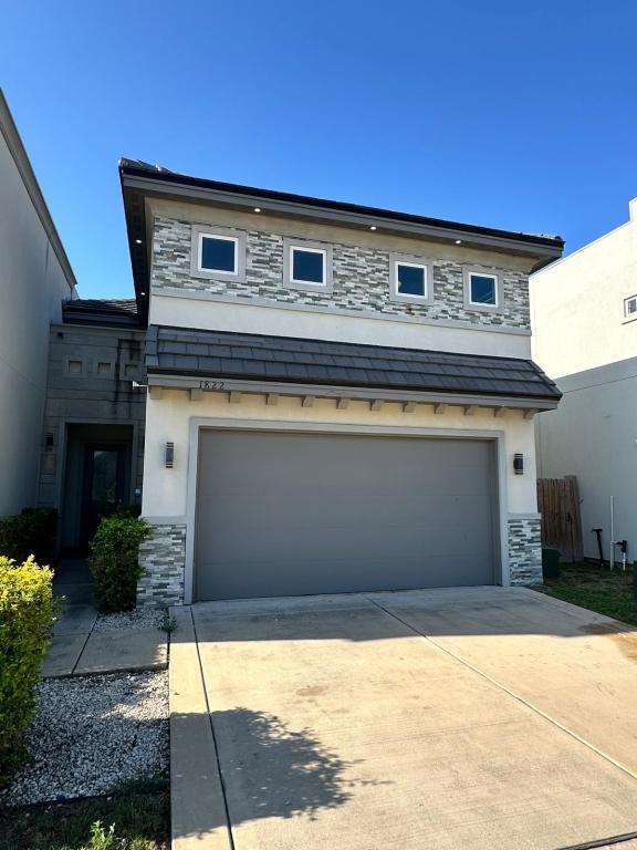 Building Photo - 1822 Sunset Dr