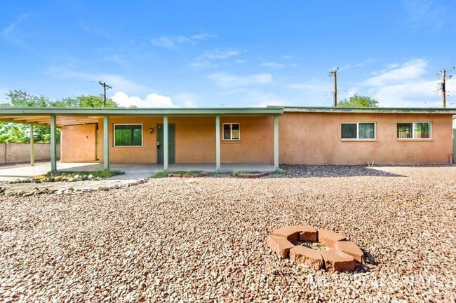 Building Photo - 4757 E 4th St Rental