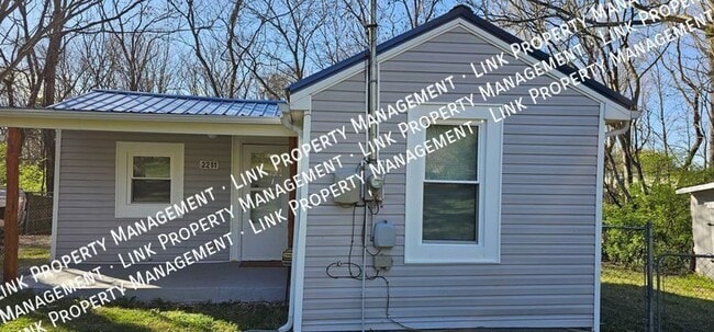 Photo - 2211 W Shepherd Rd House
