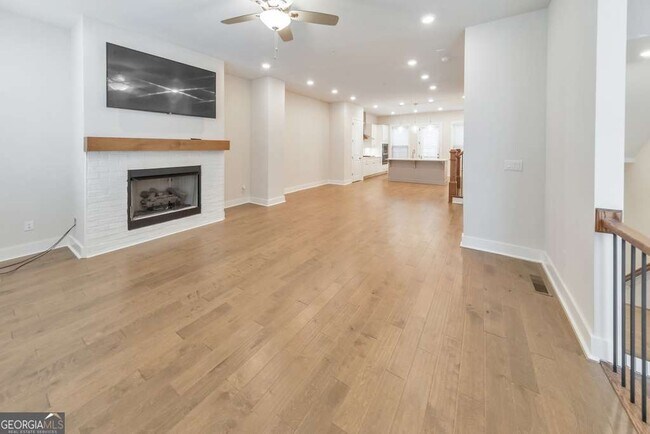 Photo - 413 Bishop Ln