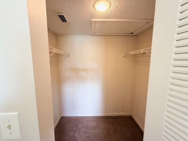 Photo - 960 Lake Victoria Dr