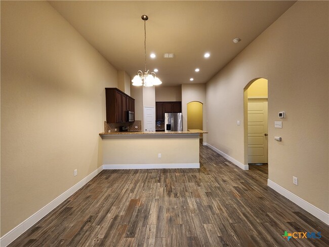 Photo - 1241 FM-306 E