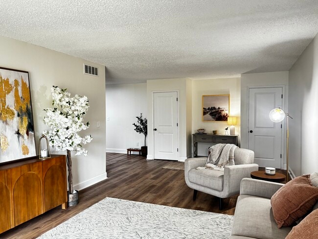 Building Photo - Barrington Park Apartments