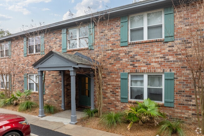 Building Entrance - 1523 Gardenia Rd