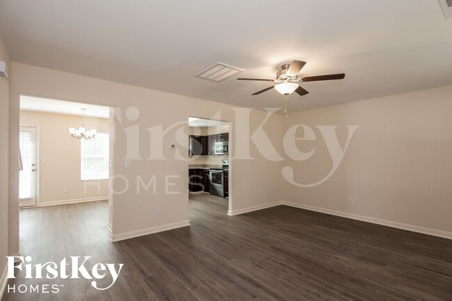 Photo - 4011 Maderia Dr NW