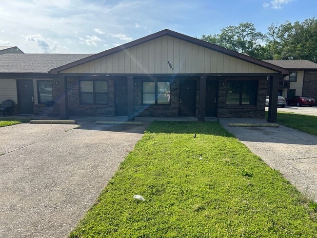 Building Photo - 3503 Falling Springs Rd Unit Front 1