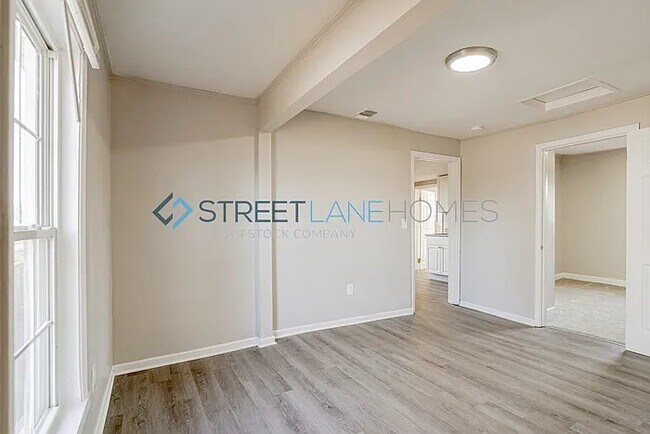 Photo - 901 E South 2nd St