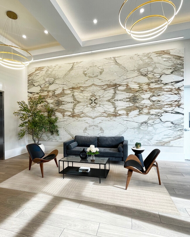 Photo - 812 W Adams St